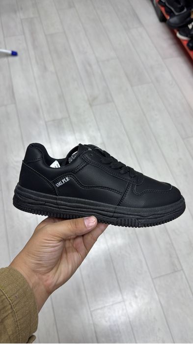 Кроссовки подростковые