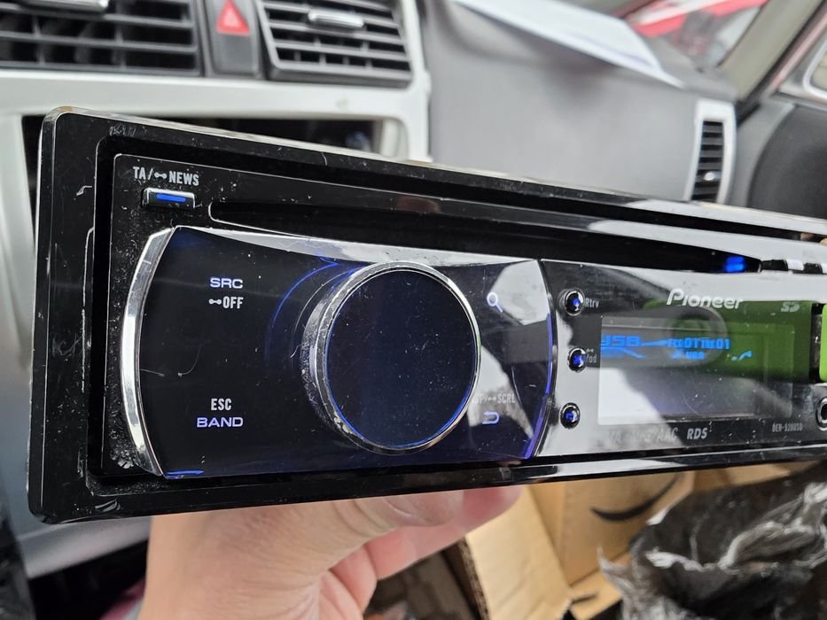 Продавам Pioneer deh-5200sd