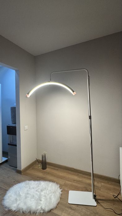 Продам белую Led лампу Luna.