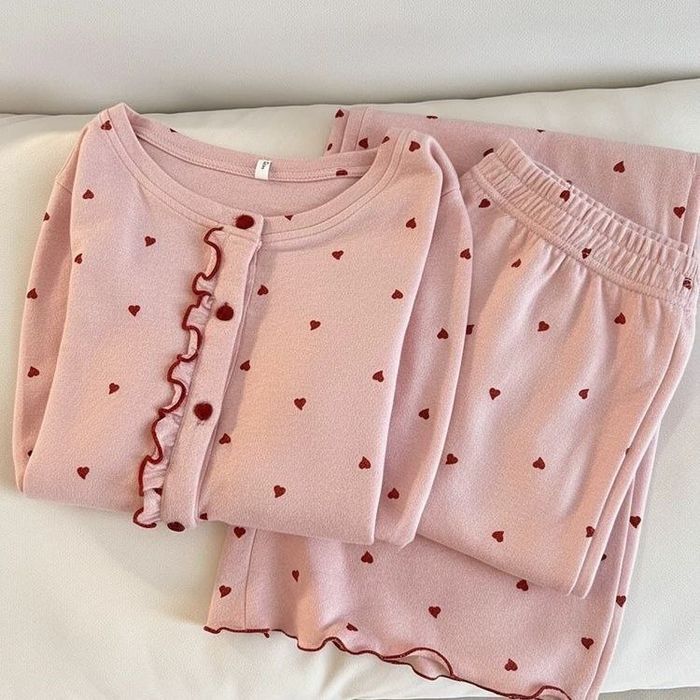 Ayollar uchun momiq pijama