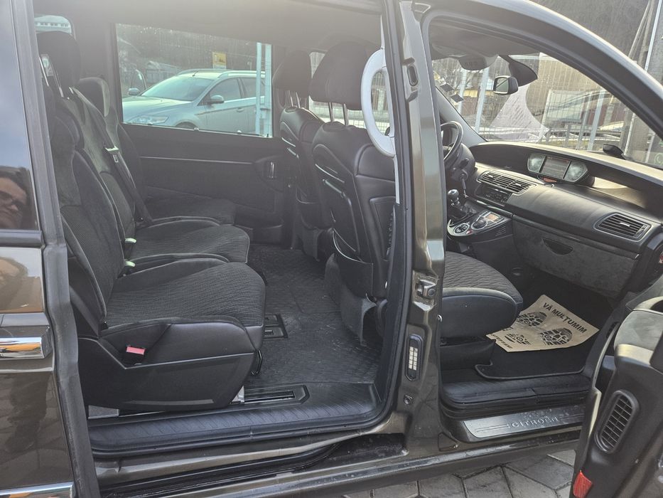 Citroen  C 8 Exclusive  2.0 disel din 2012  varianta  full!