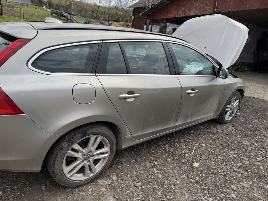 volvo v60 avariat