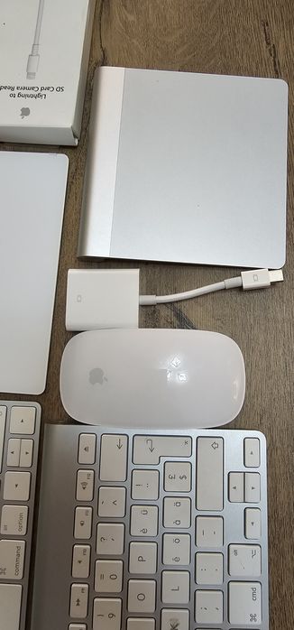 Accesori Apple ca noi!