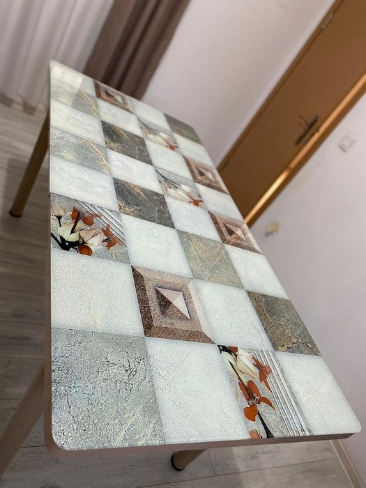 Masa bucătărie cu patru scaune