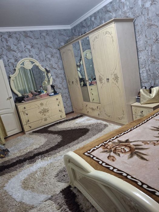 Чирчикда 3 хонали  77 КВ 3 этаж