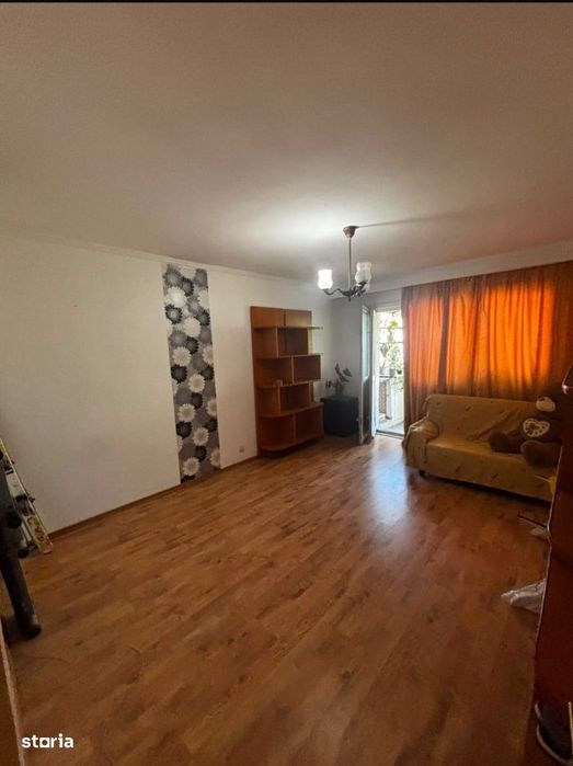 2 camere Razboieni zona Piata — fotografia 1