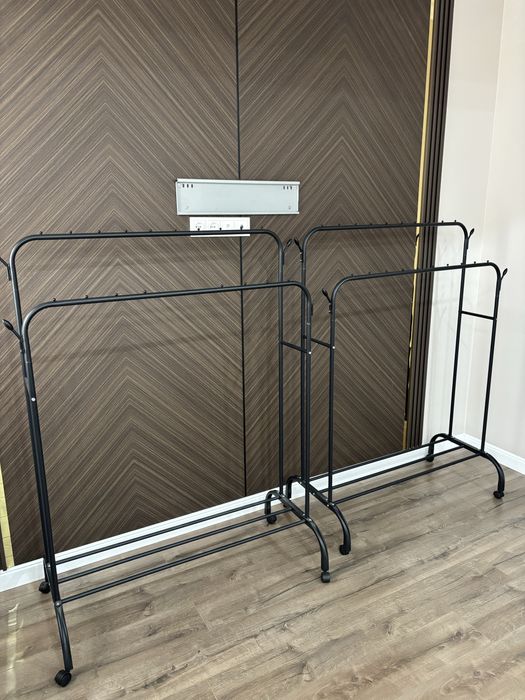 Вешалки на колесиках