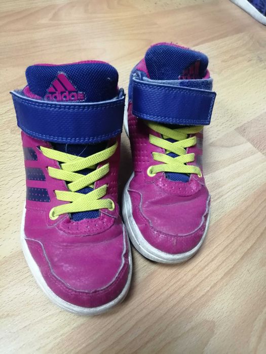 Четири чифта детски обувки за 20лв.