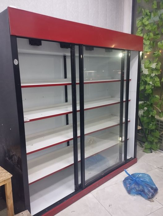 Xolodilnik vitrinali va stelajlar sotiladi