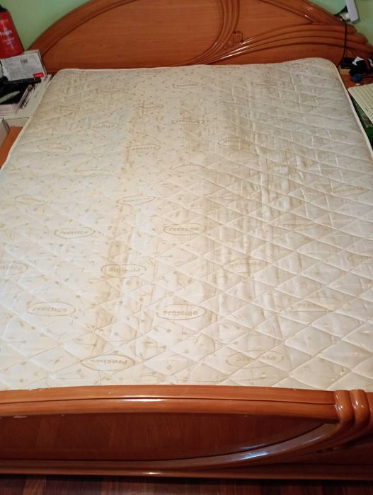 Saltea de pat de 20cm x 160cm x 200cm Folosita, Curata si fara Defecte