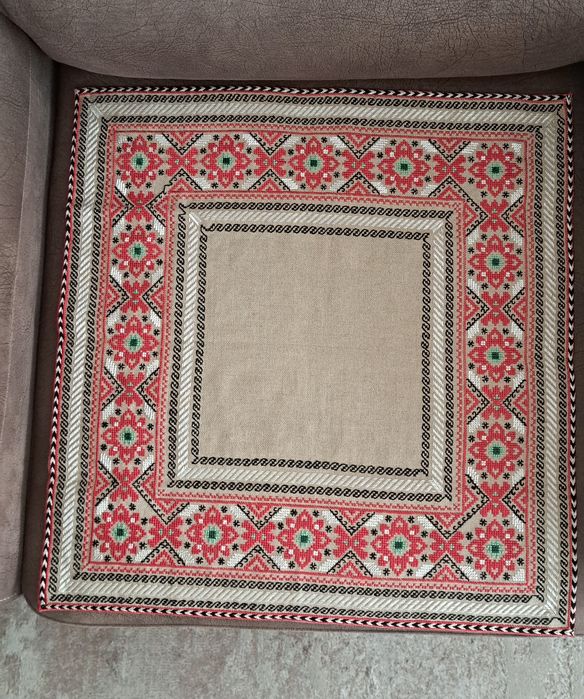 Каре ръчно изработено