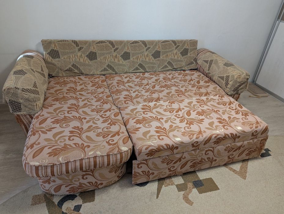 Продам диван б/у недорого