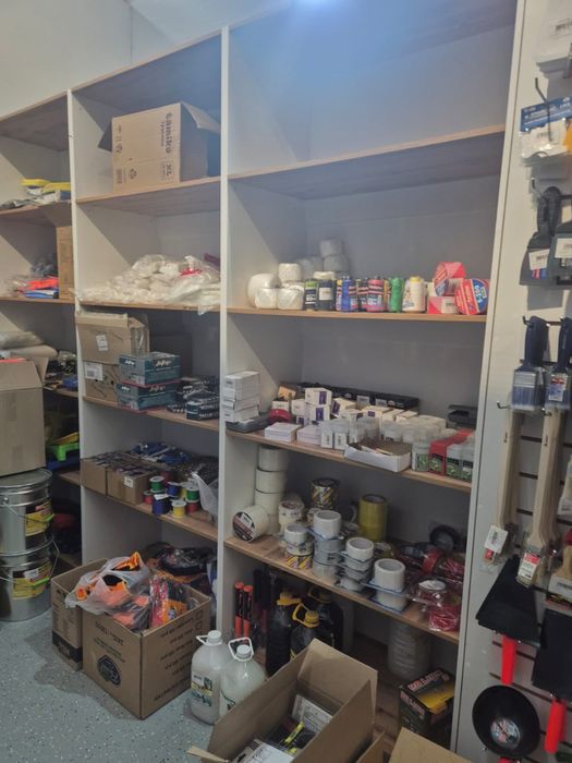 Товарные шкафы и стеллажы