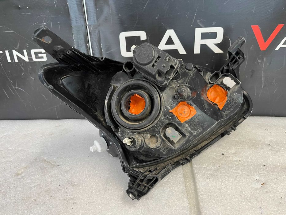 Фар фарове ляв Toyota Aygo AB10 AB20 AB30 far farove Тойота Айго АБ10