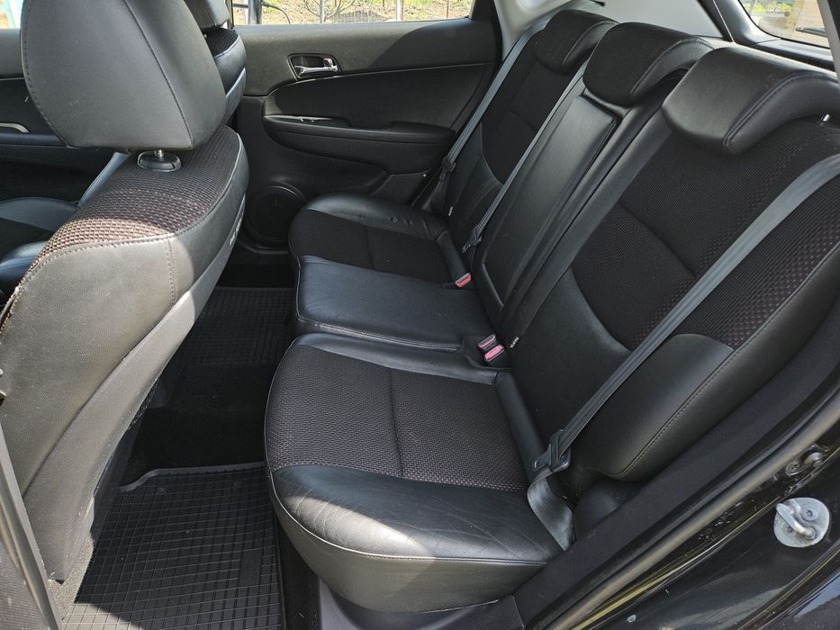 Hyundai i30 1.6 CRDi 2011 Euro 5 Incalzire scaune  Semi piele Climatronic AC Jante aliaj r16 Diesel consum mic hatchback oglinzi electrice  comenzi vo
