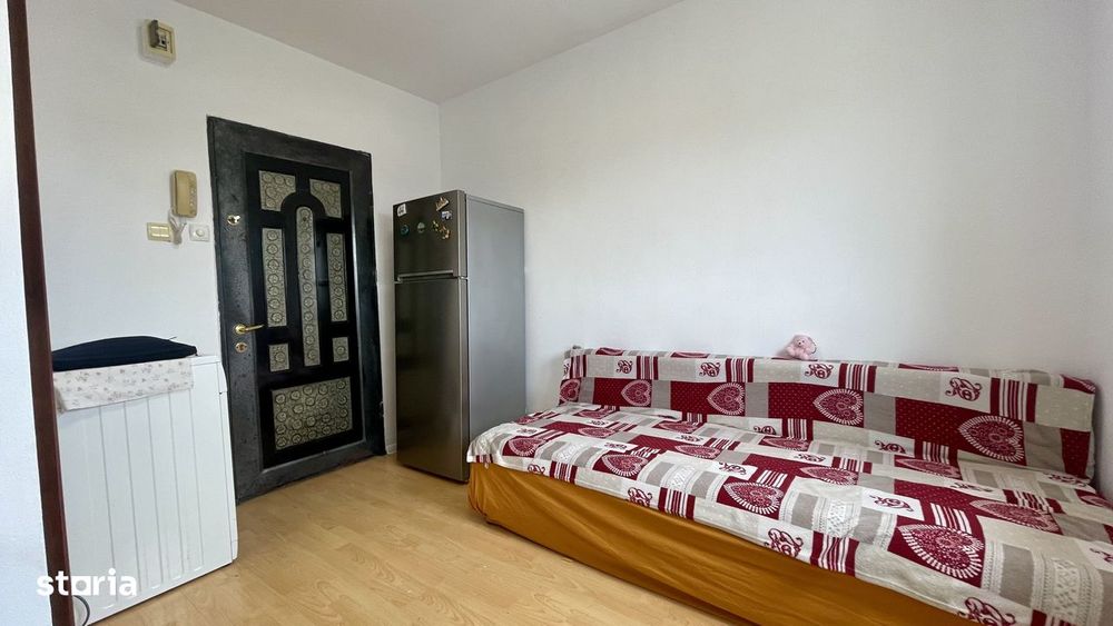 Garsoniera De Vanzare, Rogerius