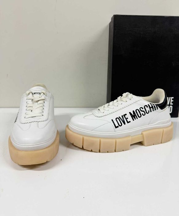 Love Moschino Eclipse