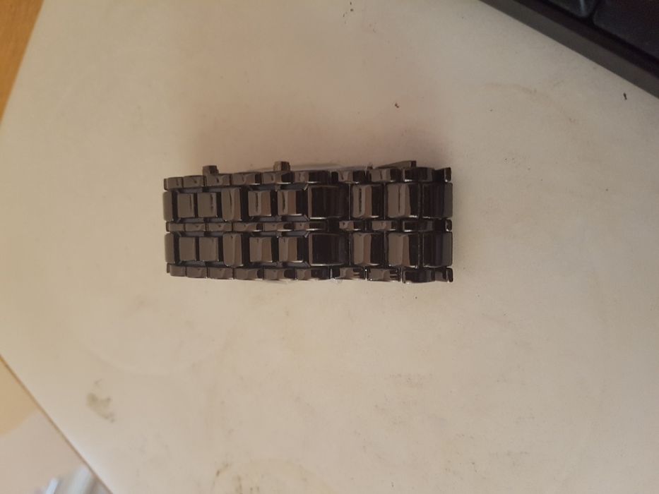 ЛЕД Часовниk луксозeн