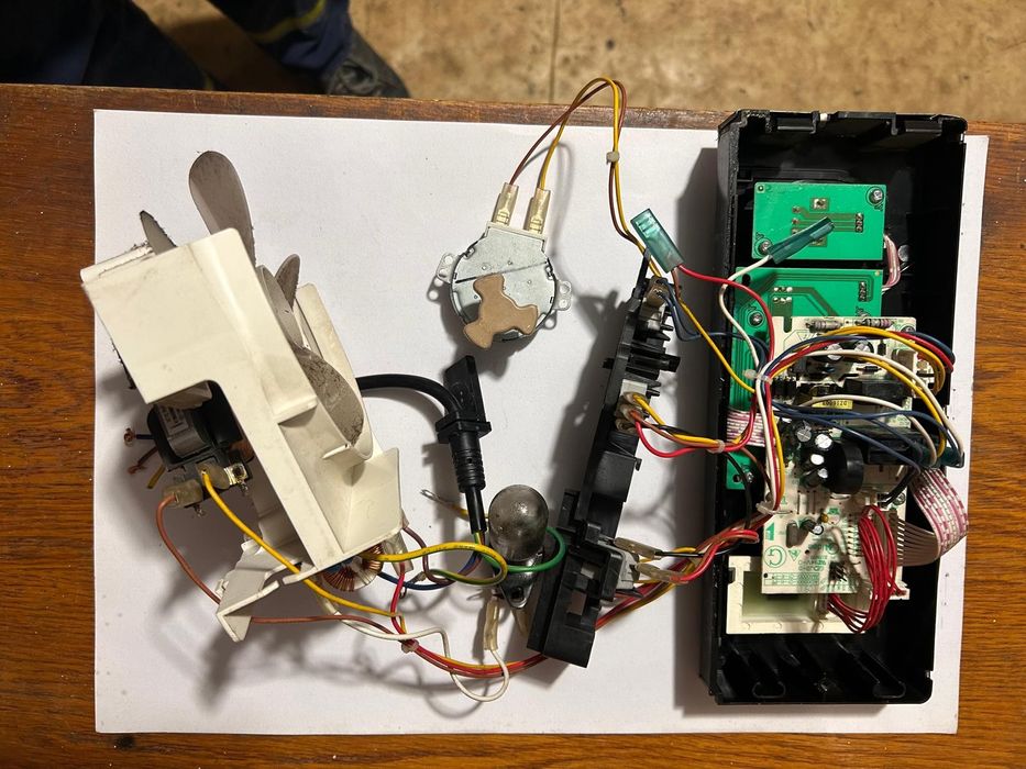 Piese cuptor cu microunde Beko MOF23110X, 23 L, 800 W, Electronic, Tim