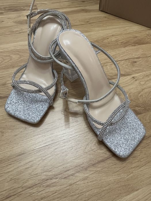 Vand sandale noi, marimea 36