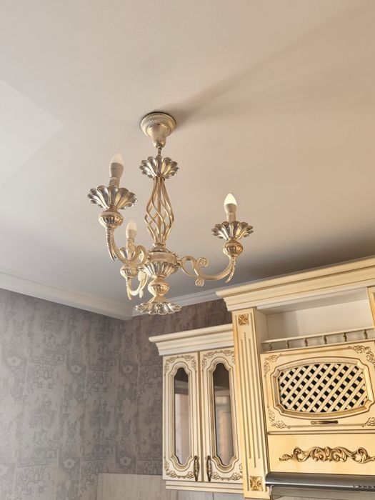 Продам люстры б/у