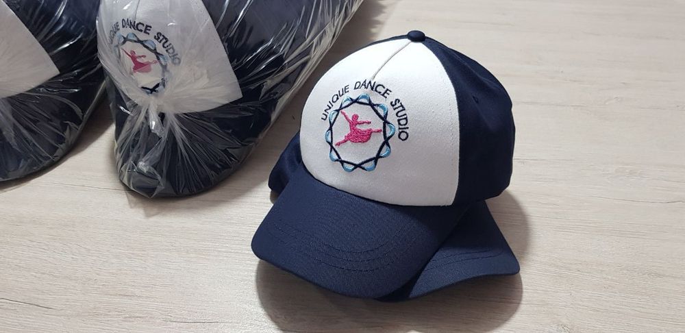 Комбинированные кепки от производителя.