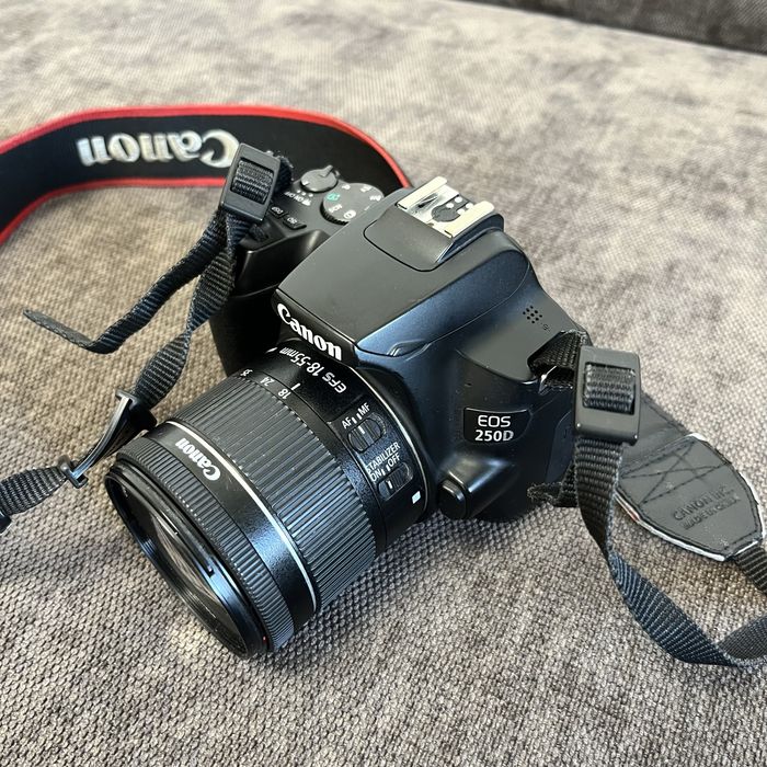 Фотоаппарат Canon 250D