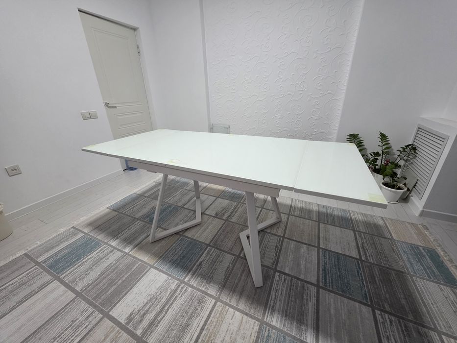 Обеденный стол для кухни