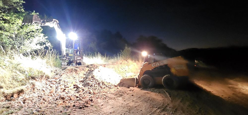 Услуги с BOBCAT мини челен товарач  BOBAT вилици