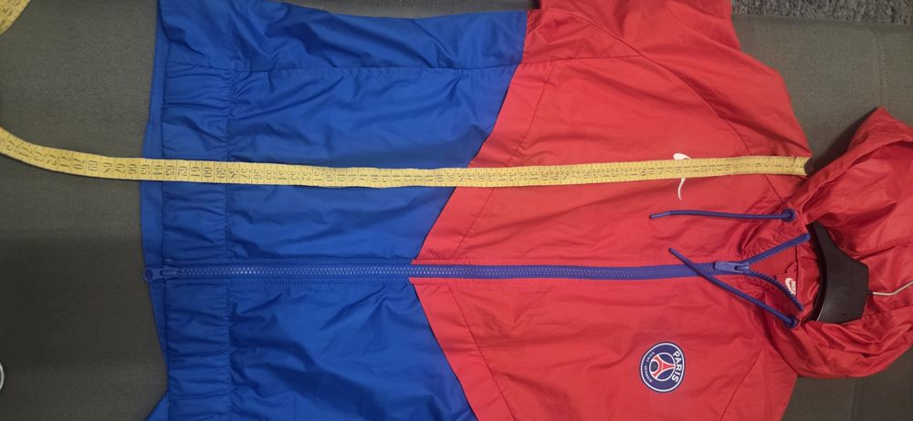 Jacheta de  vant Nike Paris Saint- Germain,marimea L stare foarte buna