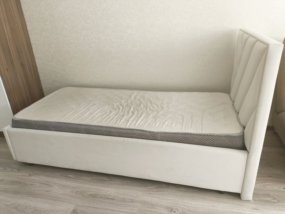 Продам кровать вместе с матрасом