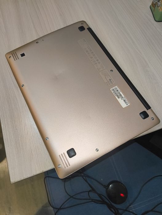 ноутбук ASUS модель SF113-31-P7CM