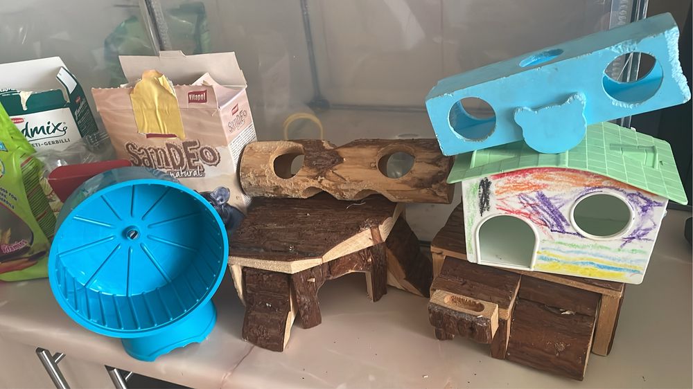 Cusca hamsteri si accesorii plus mancare
