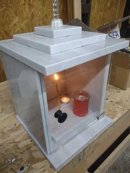 Cruci/monumente funerare vibrate