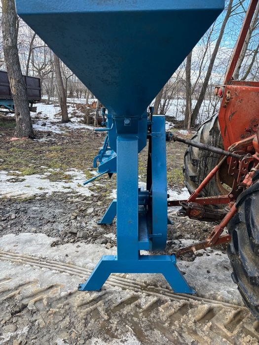 Moara cu ciocanele dupa tractor