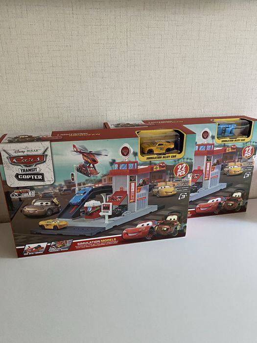 Паркинг с път, кола и хеликоптер Макуин, McQueen