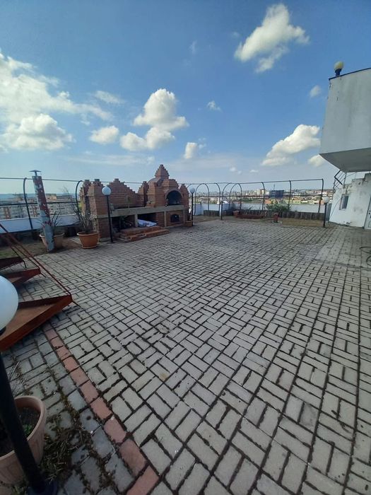 PENTHOUSE EXCLUSIVIST ÎN Craiova–761  MP   –piscina privată-KM 0