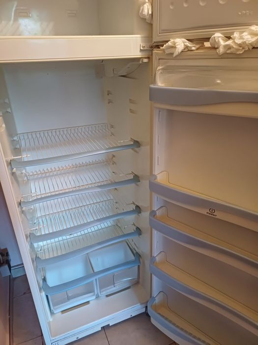 Frigider Indesit!