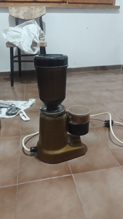 Българска Еспресо машина и професионална кафемелачка IBI