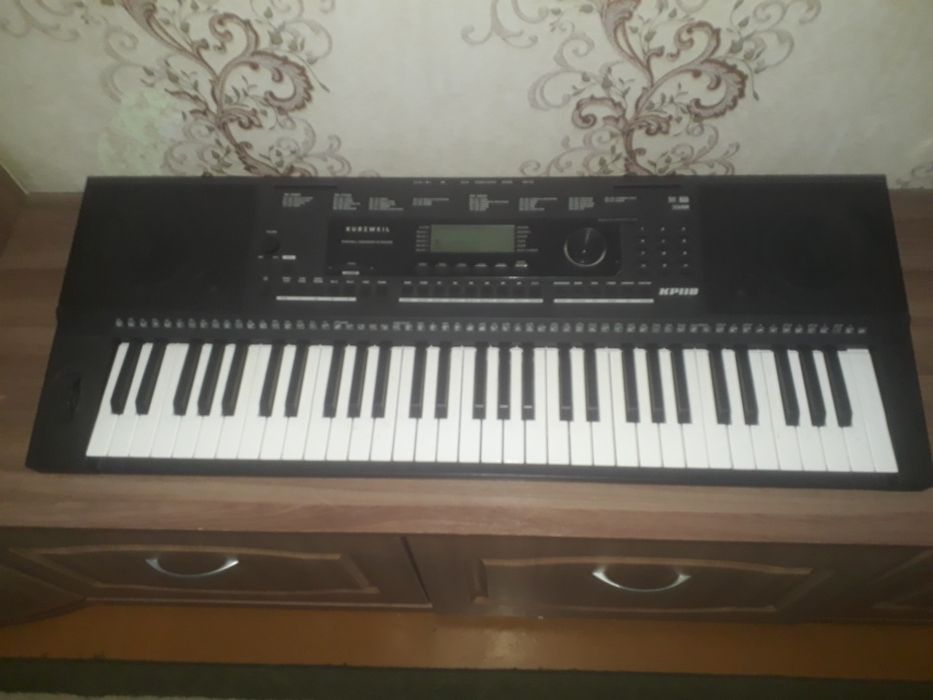 Продам синтезатор Курезвейл