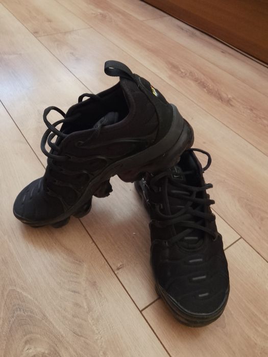 Продавам маратонки Nike air vapormax plus