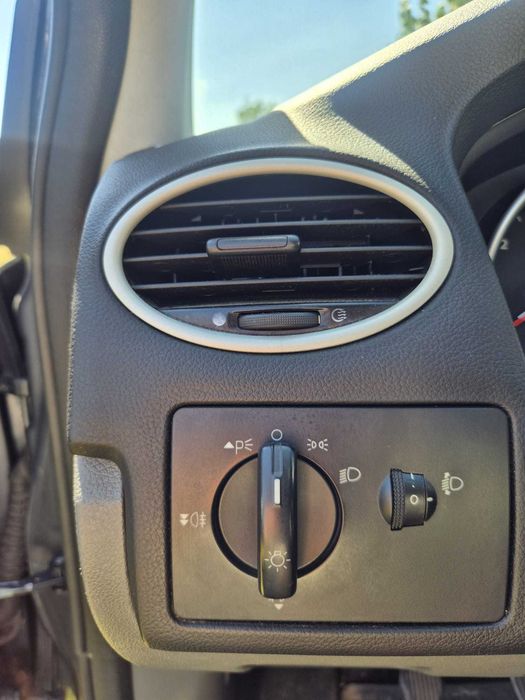 FORD Focus 2011 — imagine 4