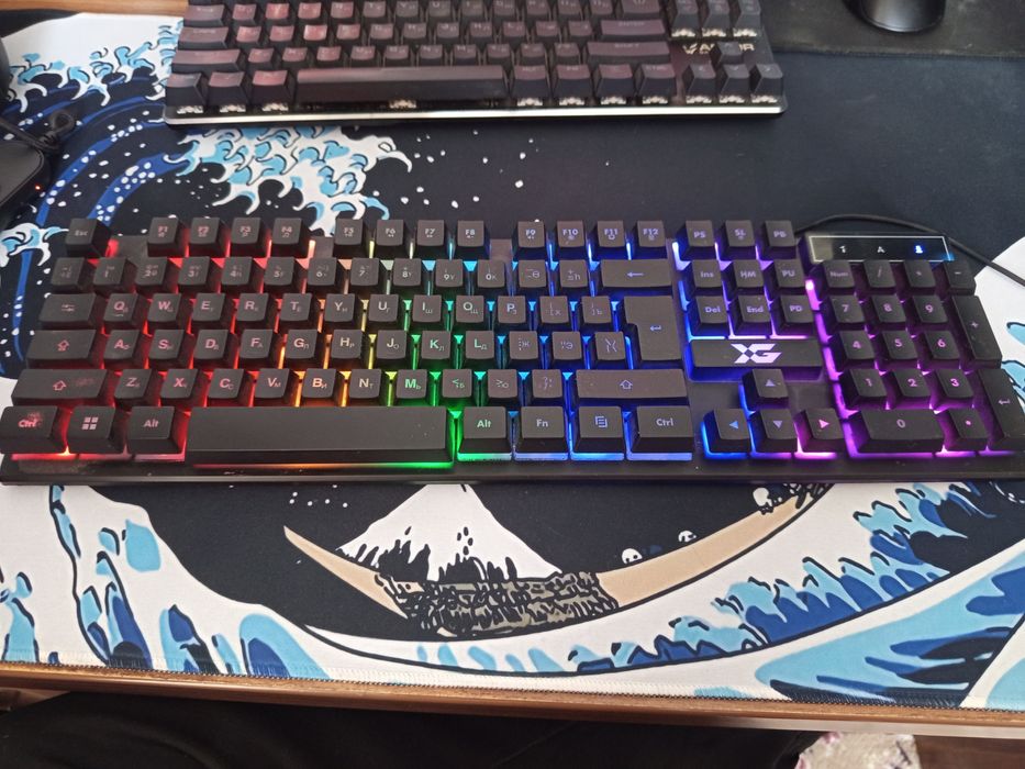 Мониторы SyncMaster B1930 и SyncMaster,,ПК,клавиатура.