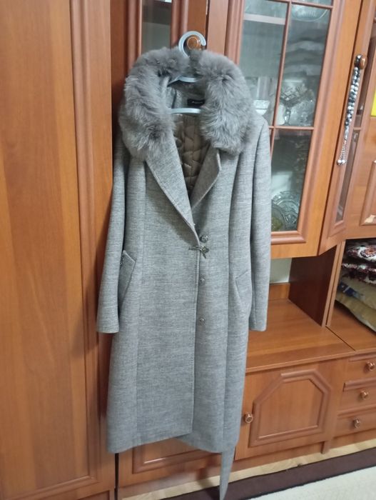 Palto sotiladi holati yaxshi 2 marta kiyilgan xollos yangidek turibdi