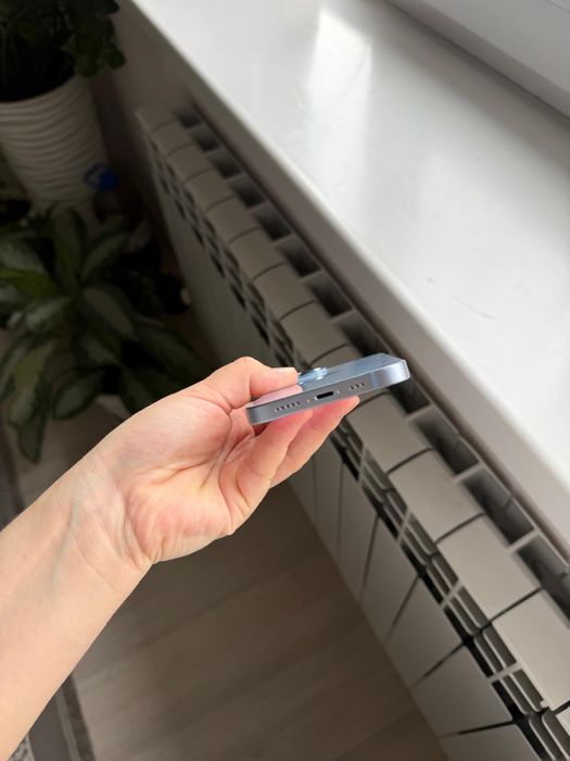 Продам айфон 14 128