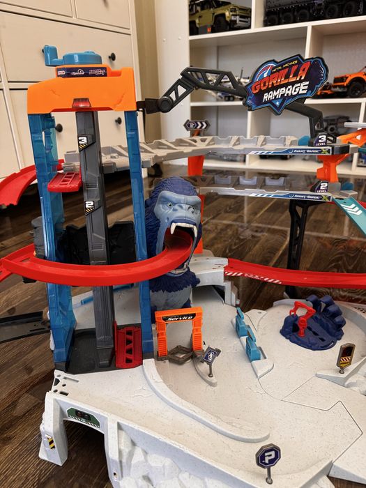 Большой трек ZURU атака гориллы