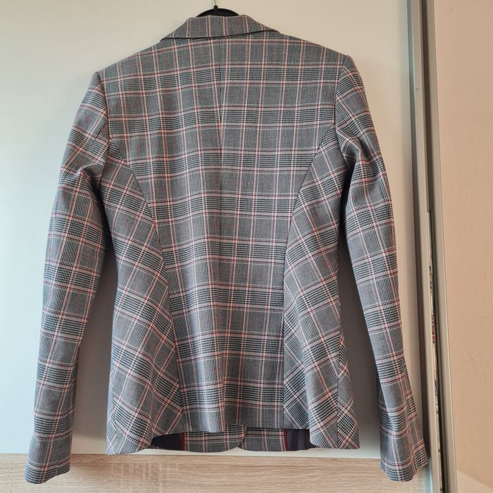 Чисто ново елегантно, класическо сако на фирма Дика. Размер S, EU 34