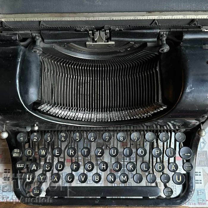 Пишеща машина Olympia Mod. 8 QWERTZ Leipzig Ritterstrasse