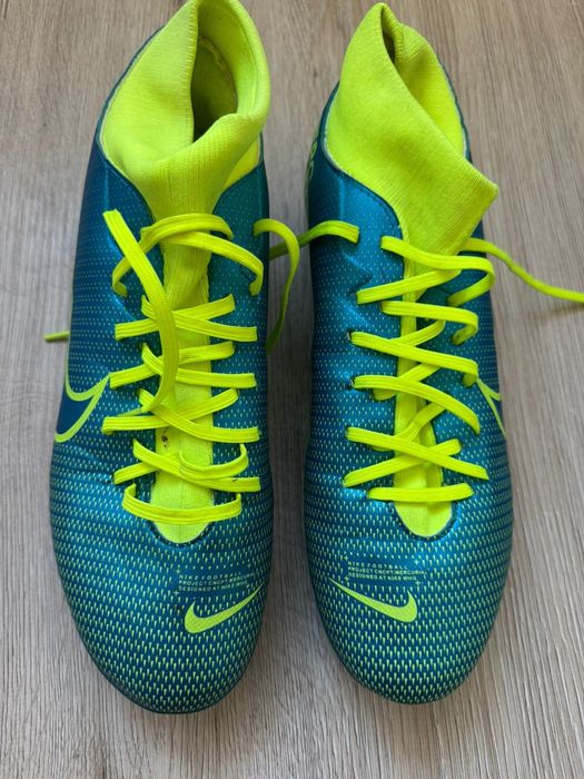 Продаю бутсы Nike