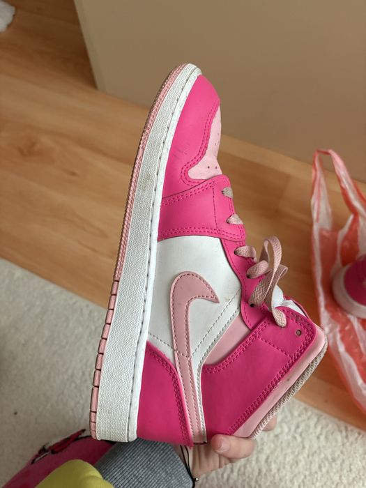 обувки nike jordan розови
